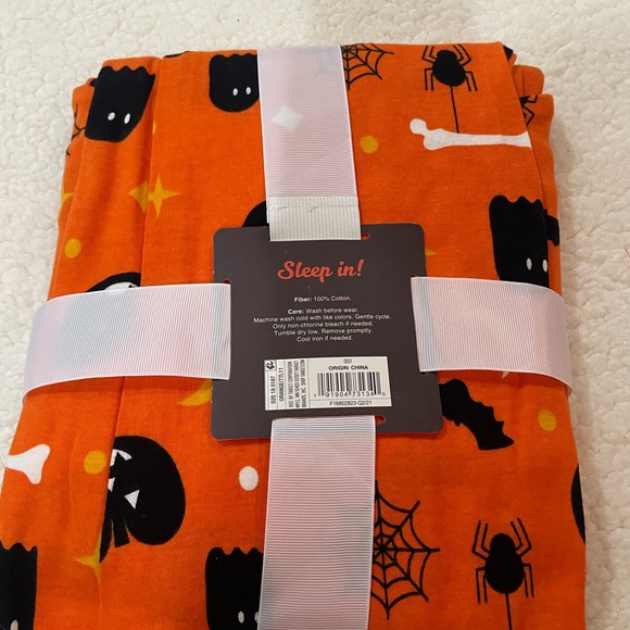 🆕 Sleep In! 2 Piece Halloween Pajama Set - Picture 3 of 4